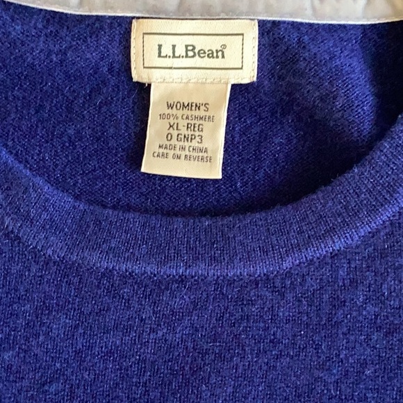 L.L.Bean Cashmere Crewneck Sweater with Bear Design - Size XL - Picture 3 of 5